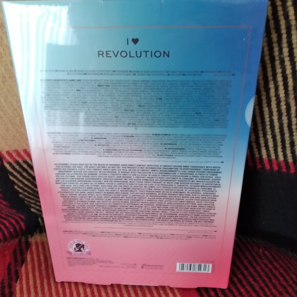 New box of 12 bath soaps - Picture 2 of 3